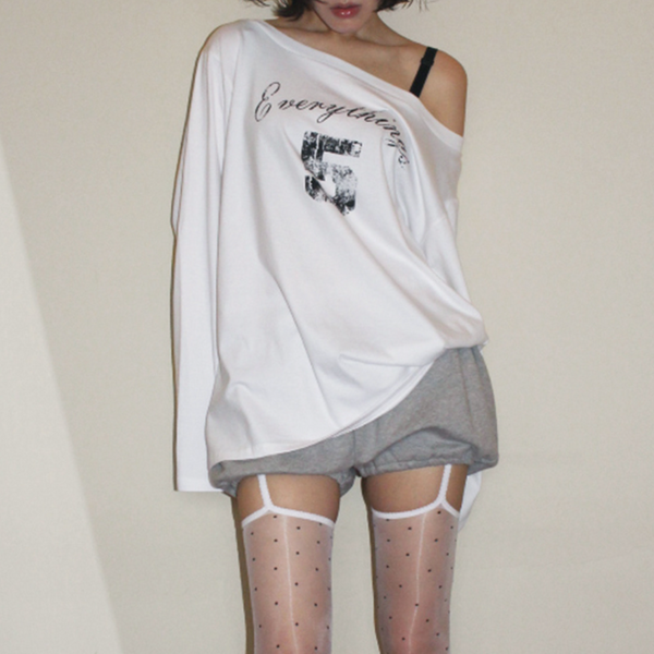 Long sleeve letter pattern one shoulder top