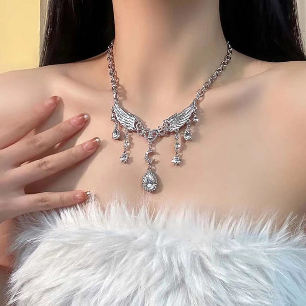 Rhinestone pendant wing decor necklace