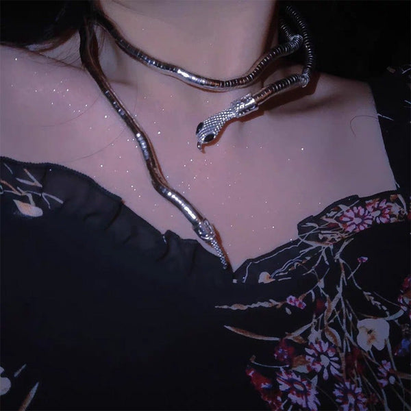 Snake decor rhinestone choker necklace