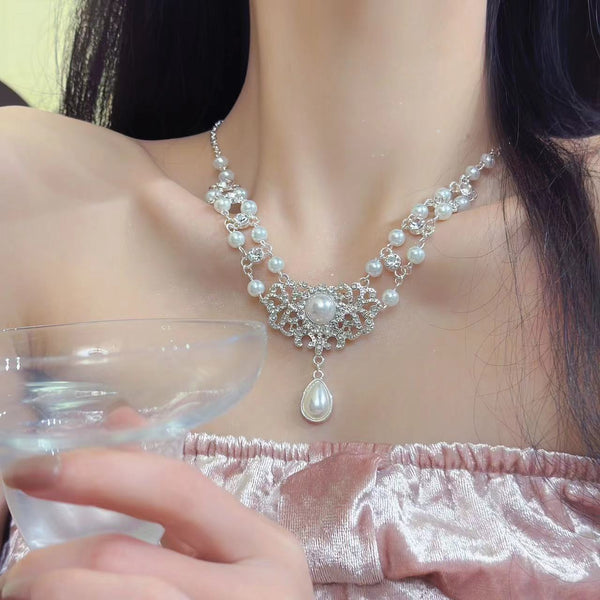 Faux pearl pendant rhinestone choker necklace