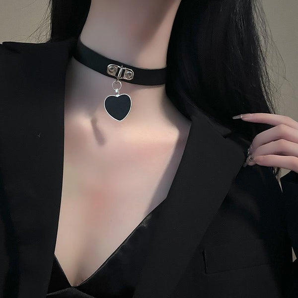 Heart pendant button PU leather chain choker necklace
